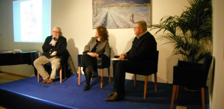 Il palco allestito per gli eventi collaterali. Qui durante l'incontro con Patrizia Foglia e Alberto Milano