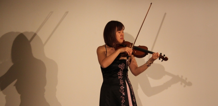 04/01/15. Concerto di Etsuko Kimura, primo violino della Toronto Symphony Orchestra, che esegue «Ciaccona», partita n. 2 in re minore di J.S. Bach. Evento organizzato con la partecipazione di Antonio Signoroni, direttore della Ontario Philharmonic Symphony Orchestra