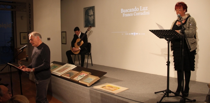 13/12/14. L'artista Franco Corradini in uno spettacolo in cui racconta la sua esperienza sulla ricerca della sua Compostela. Nella foto, la lettrice Antonella Boriani, con accompagnamento musicale di Massimo Cantoro alla chitarra