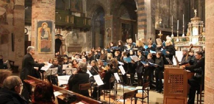 08/12/13. Il Maestro Giampiero Innocente dirige il Collegium Vocale di Crema durante il concerto «Litaniae de venerabili altaris Sacramento» di Mozart